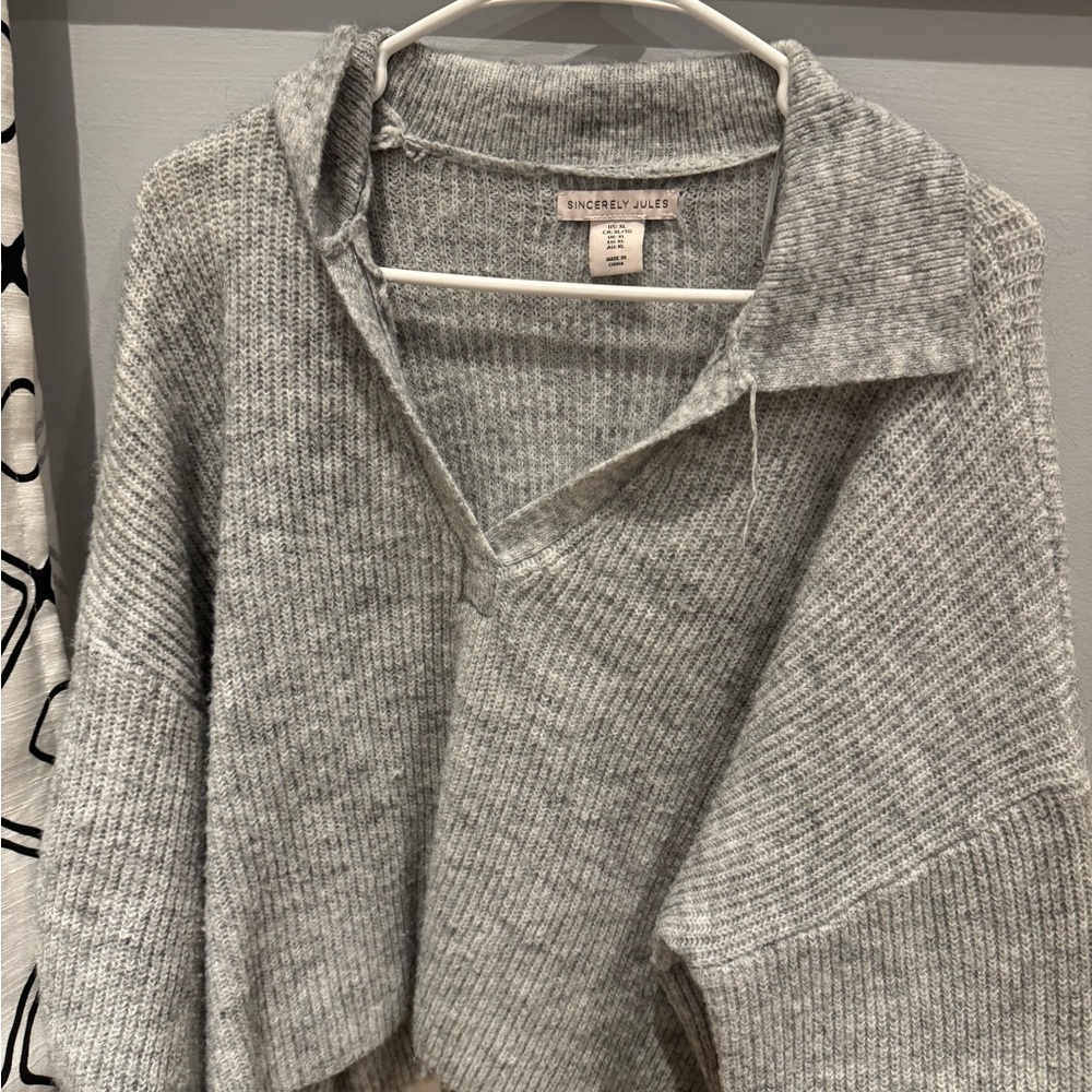 Gray V-Neck Sweater with Ribbed Texture Cropped